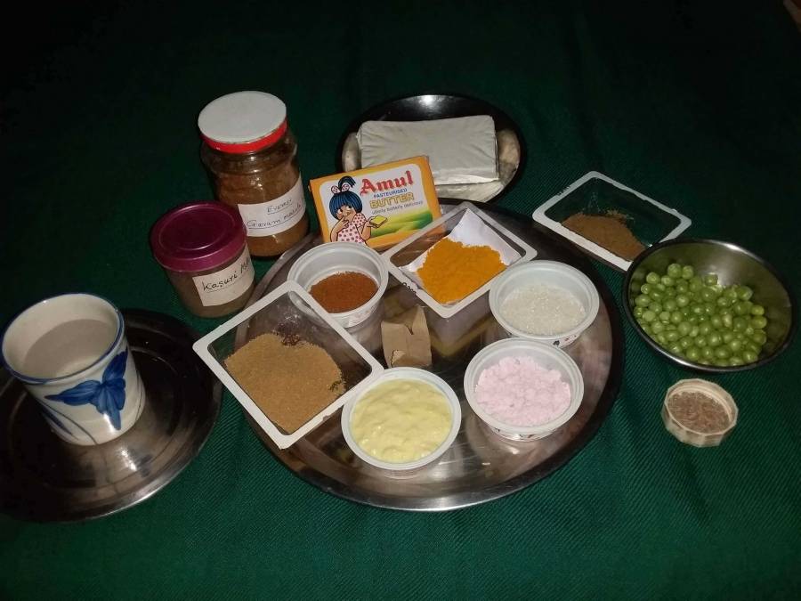  ti
Main ingredients for making Matar Paneer Recipe.
