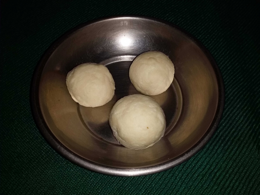 Raw Gulab Jamun balls in Recipe of Gulab Jamun with Milk Powder.