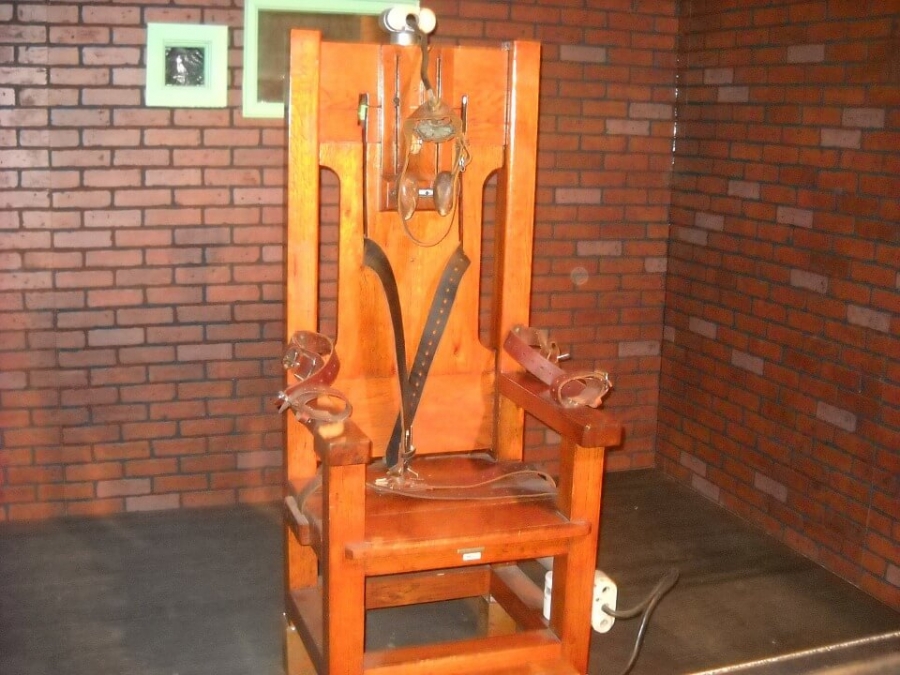 Albert Fish was executed by electrocution, performed using an electric chair.