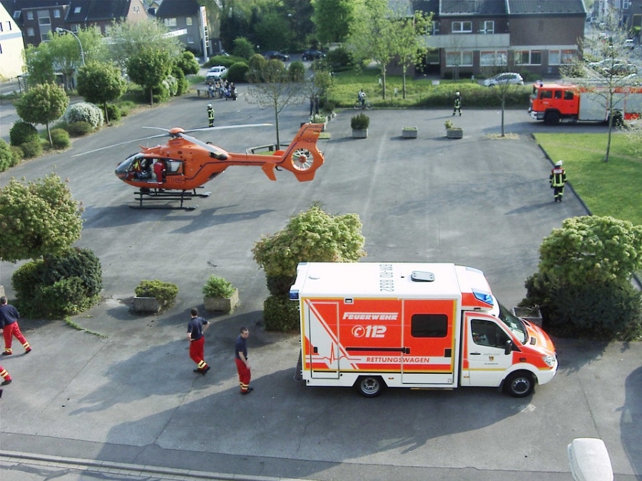 Air ambulance helicopters can bring patients even from far away places to hospital.