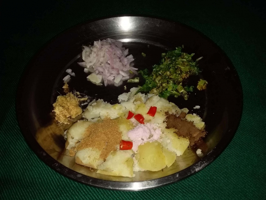 Components of Aloo mixture used  in Recipe of Aloo Paratha.