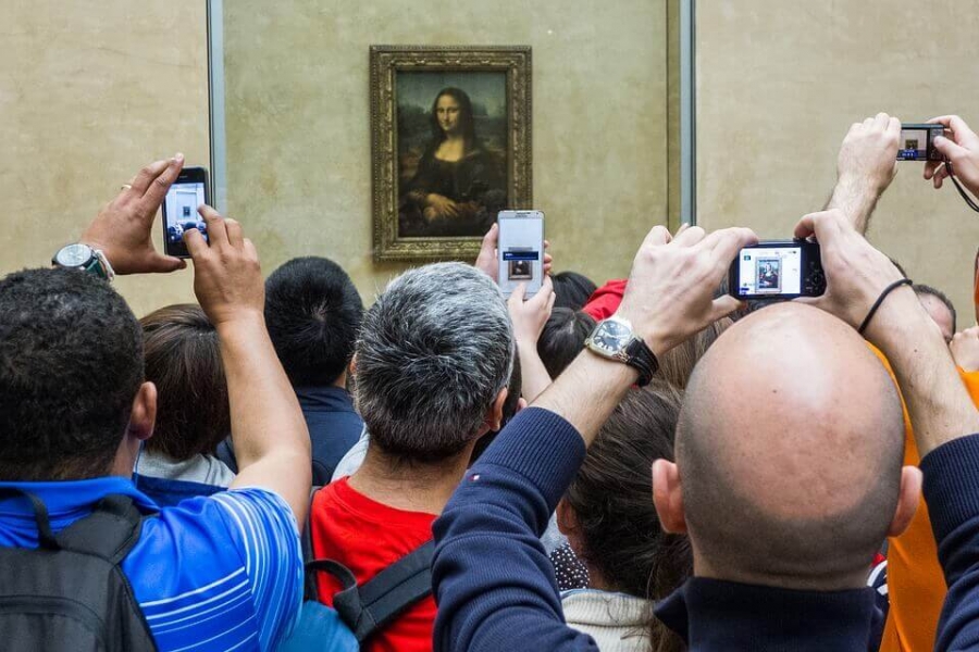 There are paintings & then there is Mona Lisa - a masterpiece in a class of its own.