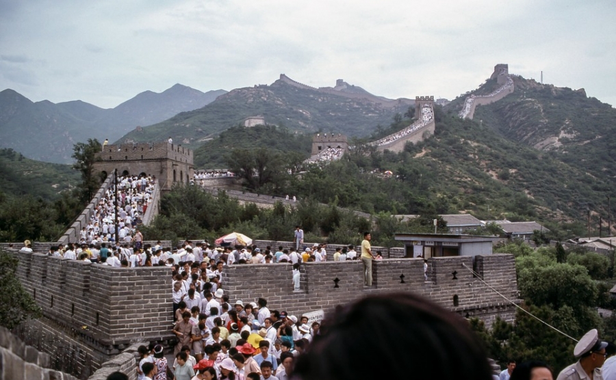 The contestant used 2 lifelines to decide, in which country, The Great Wall of China is situated.