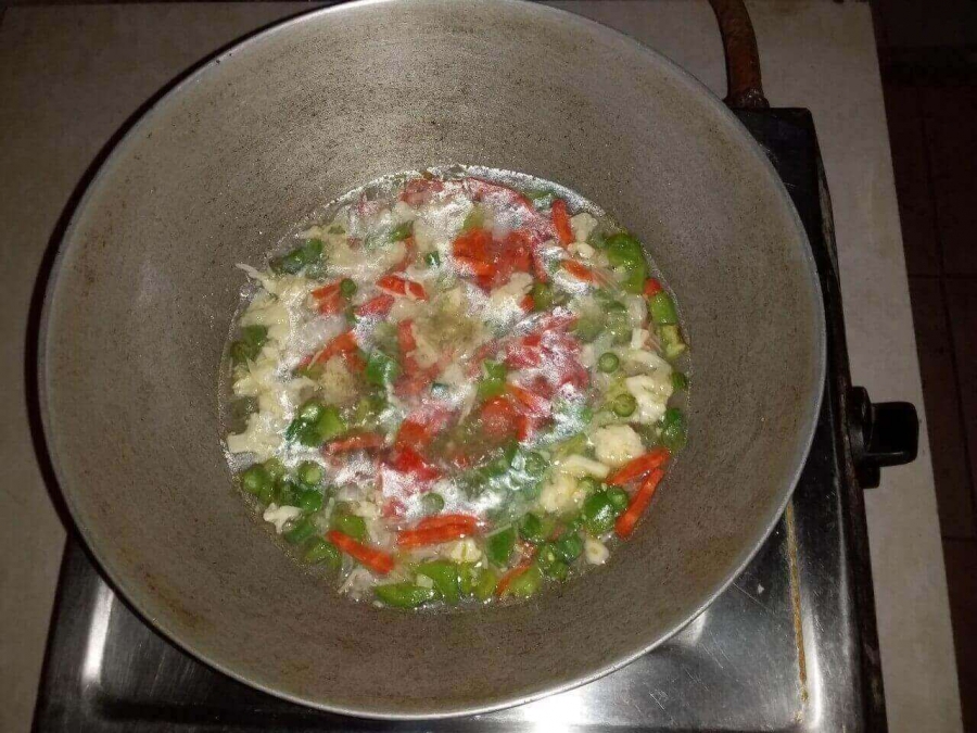 Onion, garlic & vegetable mixture being boiled in Recipe for Mix Vegetable soup.