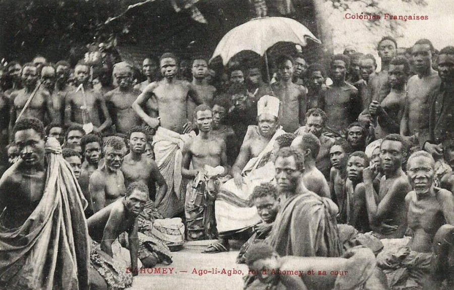 Agoli-agbo (center), before 1900.