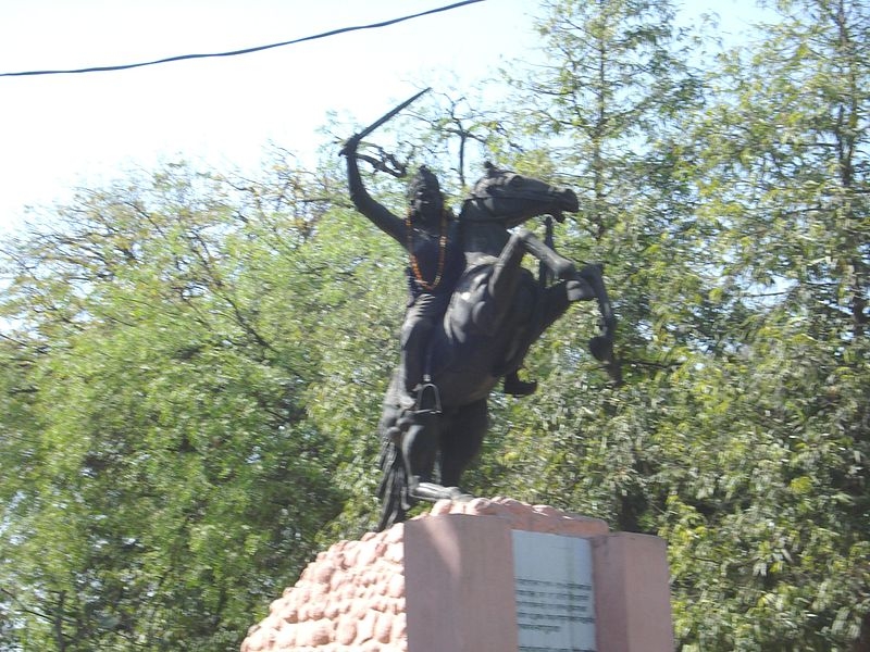 A statue of Jhalkari bai