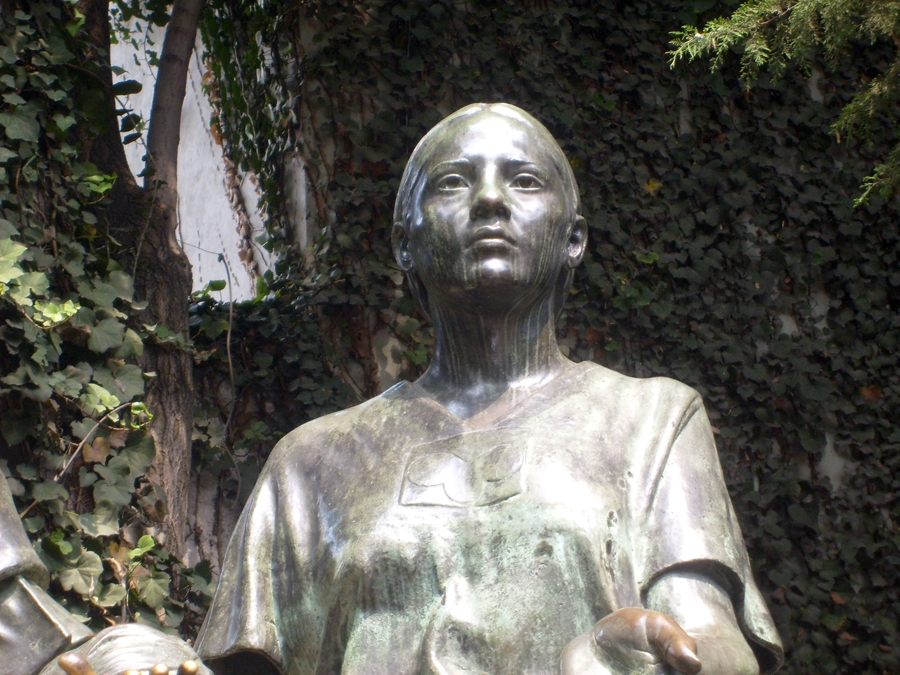 La Malinche statue