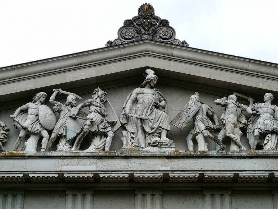Gable frieze on the north side of Walhalla memorial. It shows the Teutons under Arminius on the left in the battle in the Teutoburg Forest against the Romans storming from the west (right).