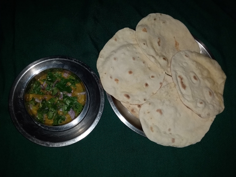 The final dish of Kulche Chole