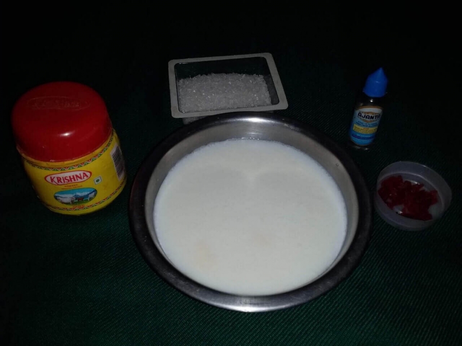 Ingredients used in Milk Peda Recipe.