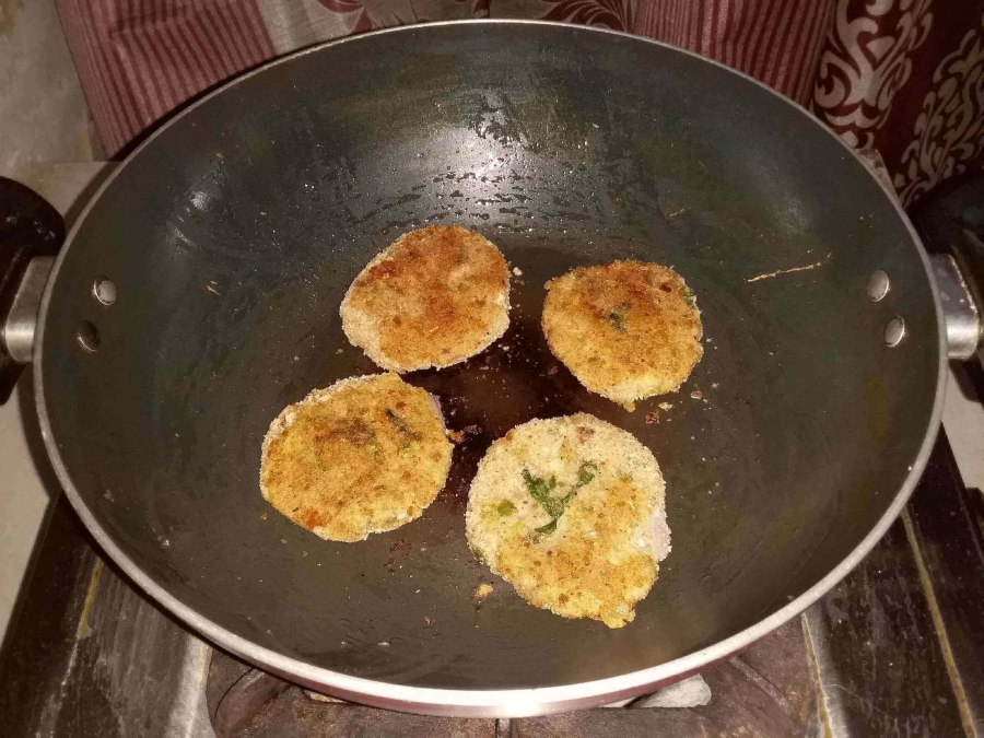 Potato cutlet (Aloo cutlet) being prepared by using Recipe of Potato Cutlet.