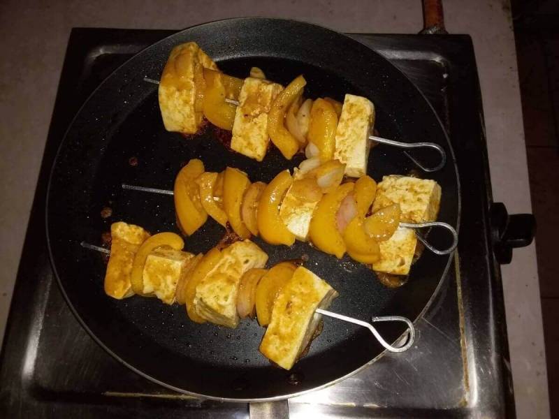 Image showing how to make Paneer Tikka on Tawa.