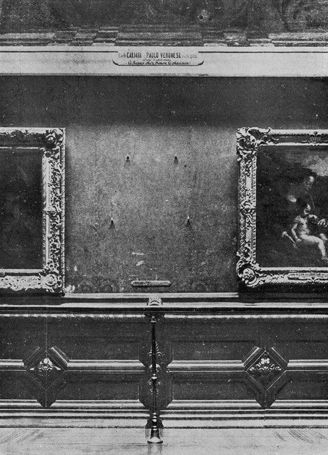 Vacant wall in the Louvre's Salon Carré after the painting was stolen in 1911.